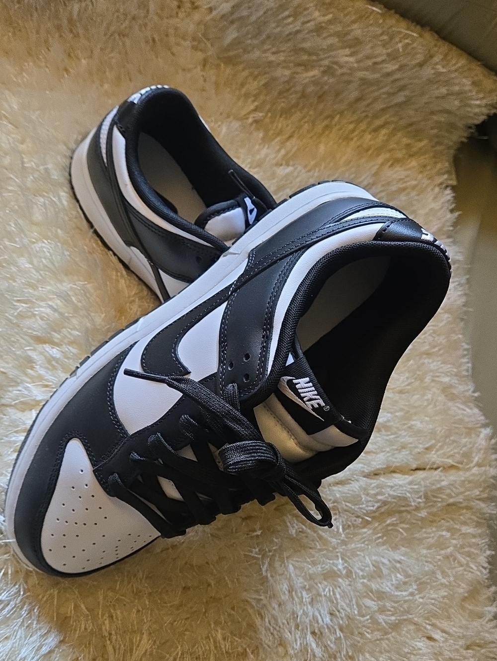 Nike Men’s Black and White Low-Top Sneakers